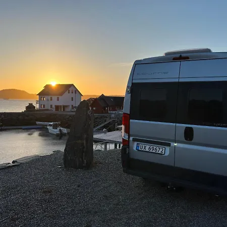 Capervan By The Sea *